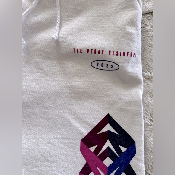 USHER Sweats - Picture 3 of 6